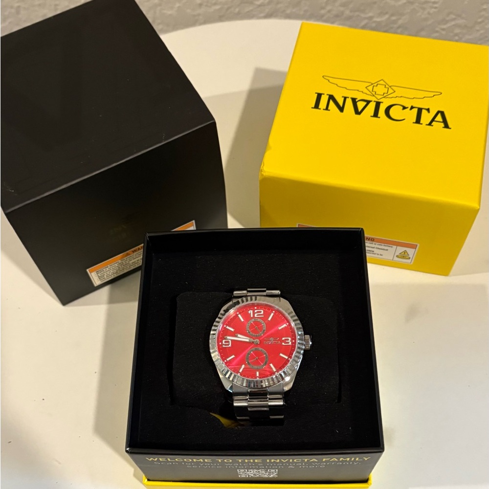 Invicta Specialty Men 43mm
Stainless Steel Steel Red dial
Quartz NWT
